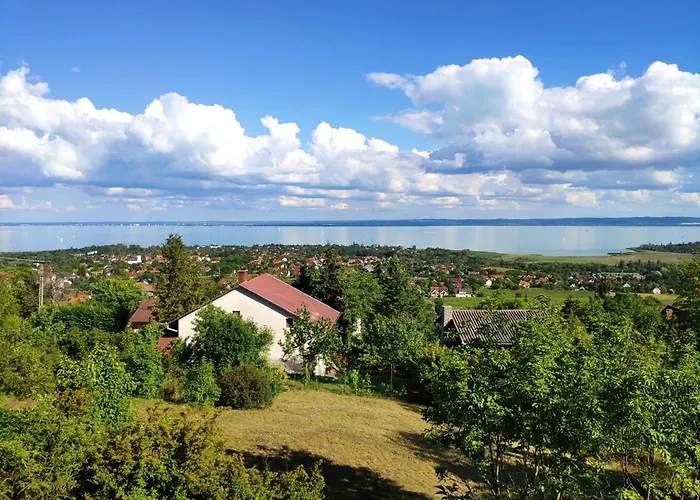 Rabaguzia - Haz Csodas Balatoni Panoramaval Case de vacanță *