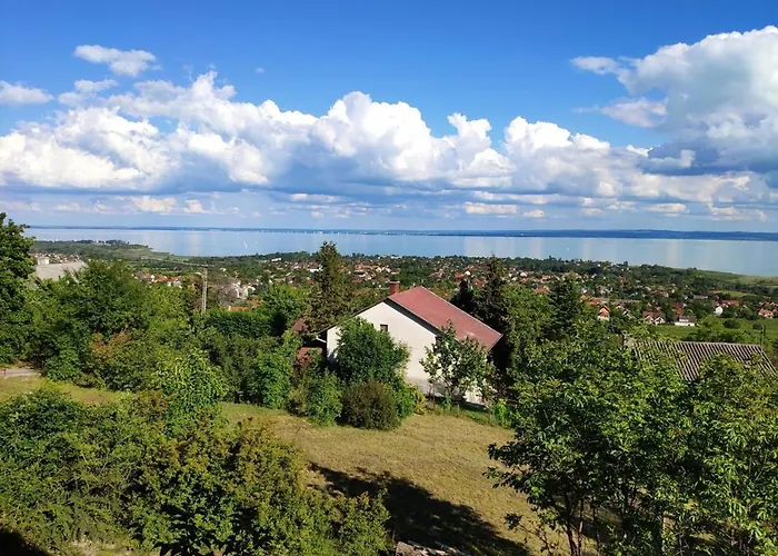 Rabaguzia - Haz Csodas Balatoni Panoramaval Case de vacanță *
