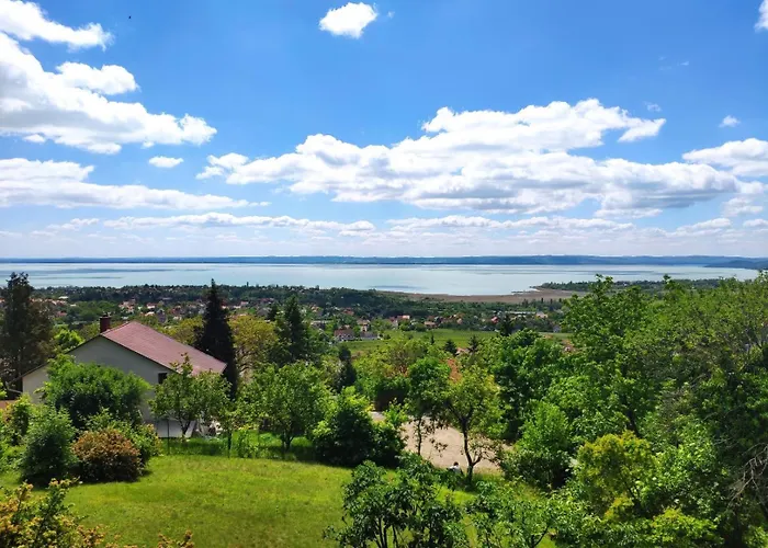 Rabaguzia - Haz Csodas Balatoni Panoramaval Case de vacanță *